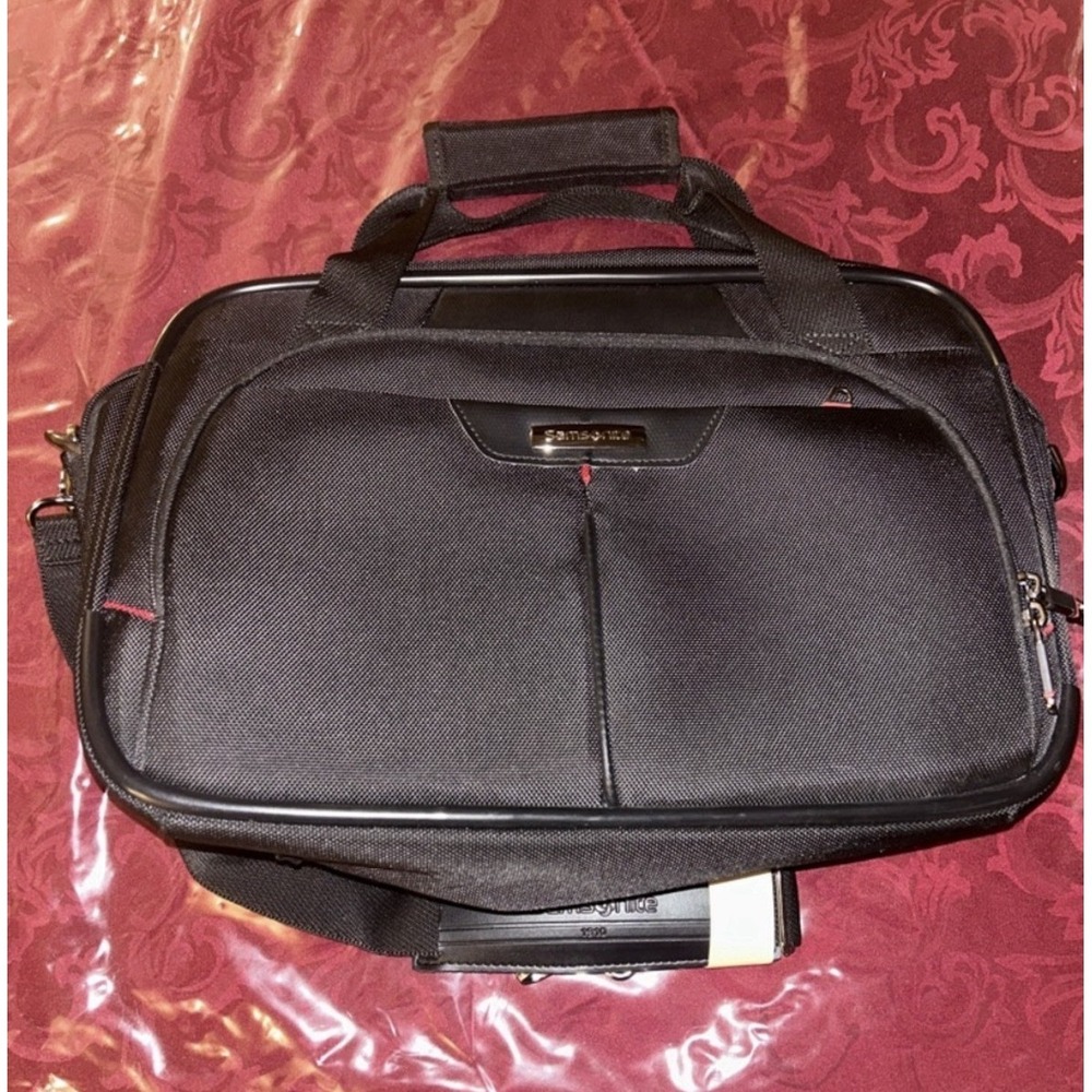 Samsonite Padded 15 in Laptop Shoulder/Messenger Bag Black, Polyethylene EVA‎